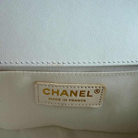 Chanel Calfskin Pearl Medium Boy Bag Flap White Handbag - Picture 14 of 16